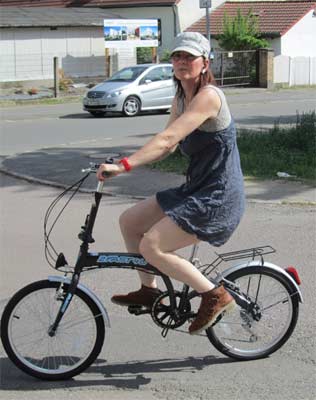 Nelia beim Radfahren