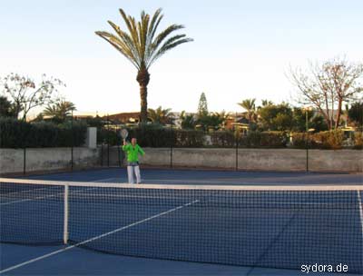 Nelia beim Tennis