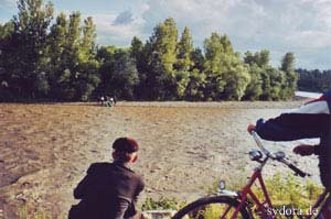 Am Ufer der Tisza in Velykyi Bychkiv