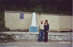 Peter Rauch und Nelia Sydoriak am Zentrum von Europa