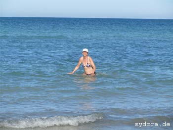 Im Januar im Meer schwimmen