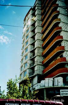 Neues Hochhaus in Skelettbauweise